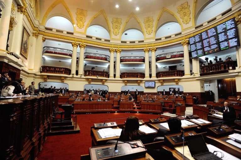 imagen de un pleno del congreso ilustrando la noticia del pleno de la ley de amnistía, donde se supone será aprobada